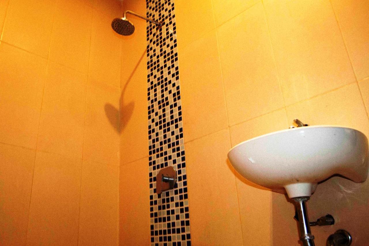 Mansu Hotel And Spa Legian Кута Стая снимка